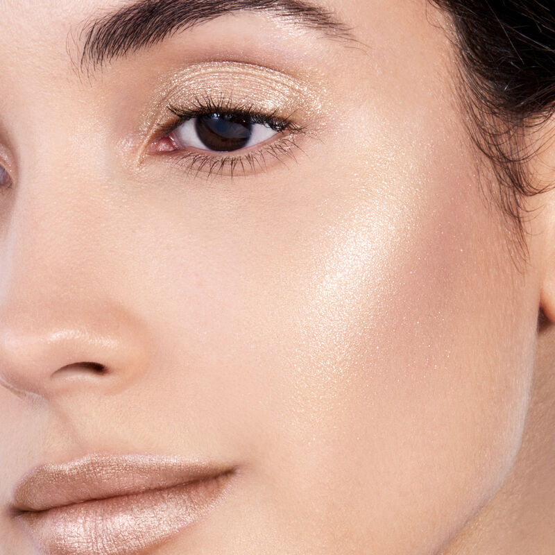 Aura Dew – Visage, Yeux, Lèvres, Solar